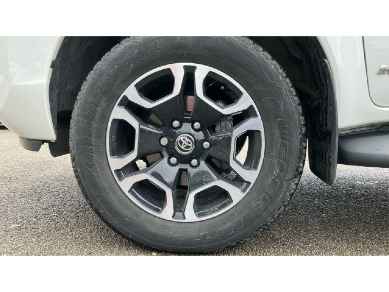 Toyota Hilux Diesel Invincible D/Cab Pick Up 2.8 D-4D Auto